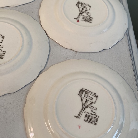 Vintage The Friendly Village by Jonhson Bros bread& Butter 6 plates - Picture 7 of 8